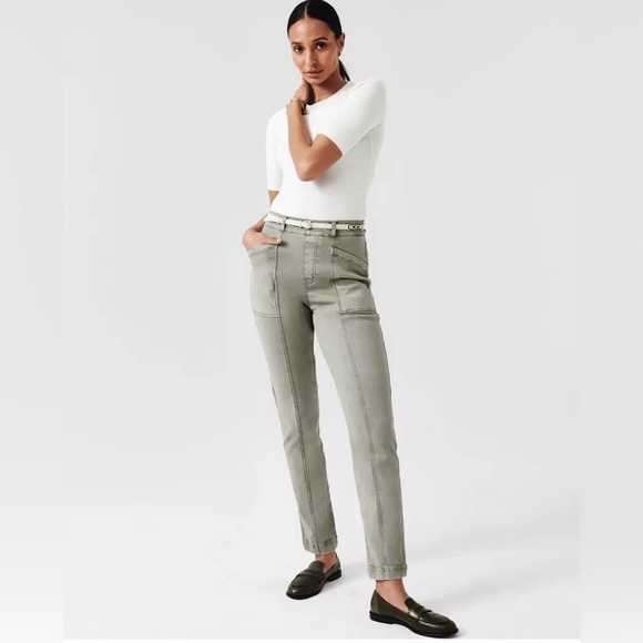 SPANX Pants - Spanx stretch twill pull on pants olive green slimming seamed sz M straight leg